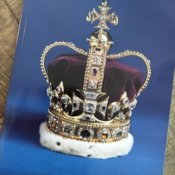 The Crown Jewels Official Guidebook Illustrated Paperback Tower of London - Picture 3 of 7